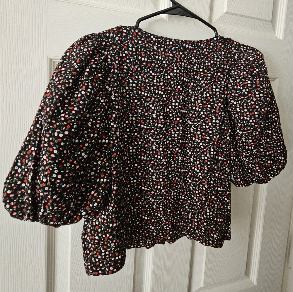 Levi's Cropped Shirt - Picture 3 of 3